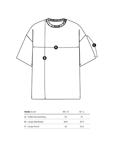 Maßskizze des T-Shirts: XS/S mit 53 cm Brustweite, 60,5 cm Länge und 20 cm Ärmeln; M/L mit 57 cm, 67,5 cm und 22,5 cm. Flach gemessen.