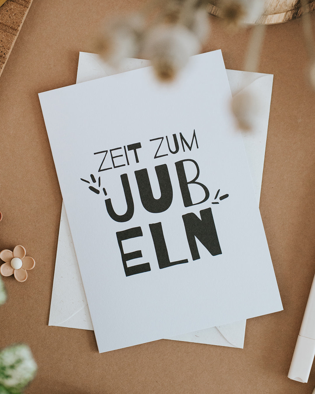 Glückwunschkarte „Zeit zum Jubeln" mit Umschlag, stilvolle Typografie in Schwarz-Weiß