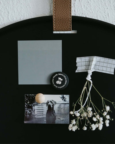 Magnete mit Spruch oder Motiv Musik läuft · klein in schwarz weiss