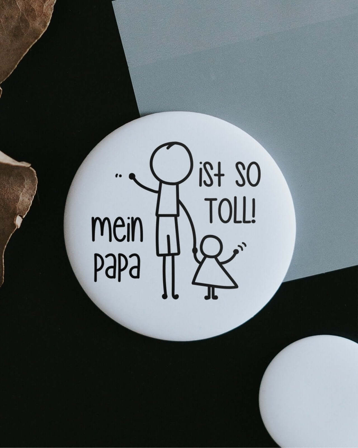Magnete mit Spruch oder Motiv Papa ist toll · klein in schwarz weiss