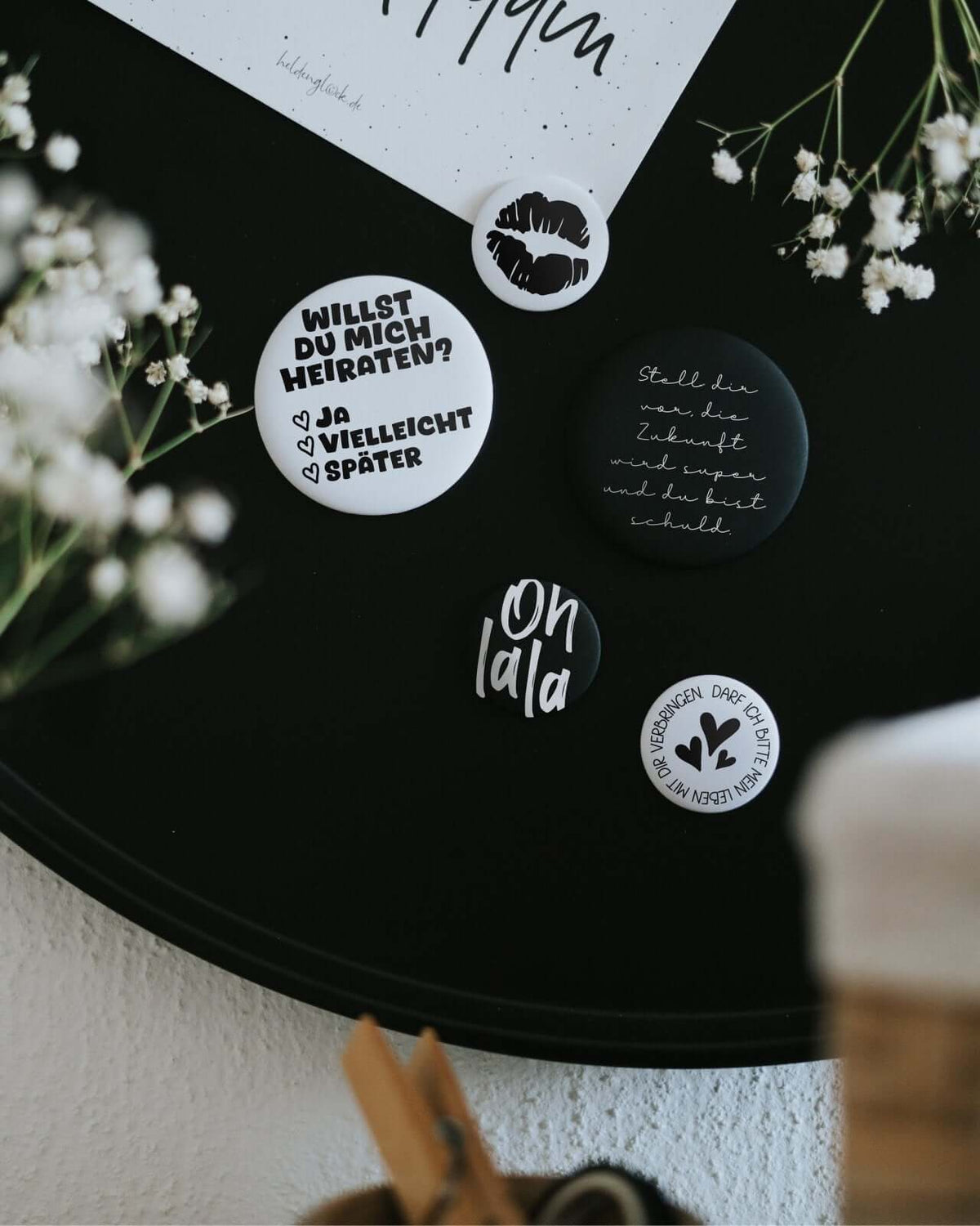 Magnete mit Spruch oder Motiv Ohlala · klein in schwarz weiss