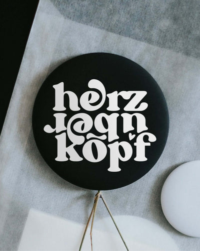 Magnete mit Spruch oder Motiv Herz über Kopf · klein in schwarz weiss