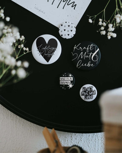 Magnete mit Spruch oder Motiv Herzchen · klein in schwarz weiss