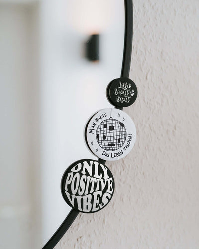 Magnete mit Spruch oder Motiv Lebe bunt und laut · klein in schwarz weiss