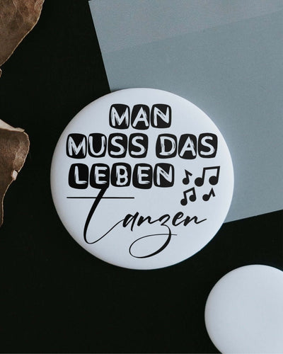 Magnete mit Spruch oder Motiv Das Leben tanzen · klein in schwarz weiss
