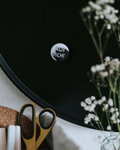 Magnete mit Spruch oder Motiv Auf dich · klein in schwarz weiss