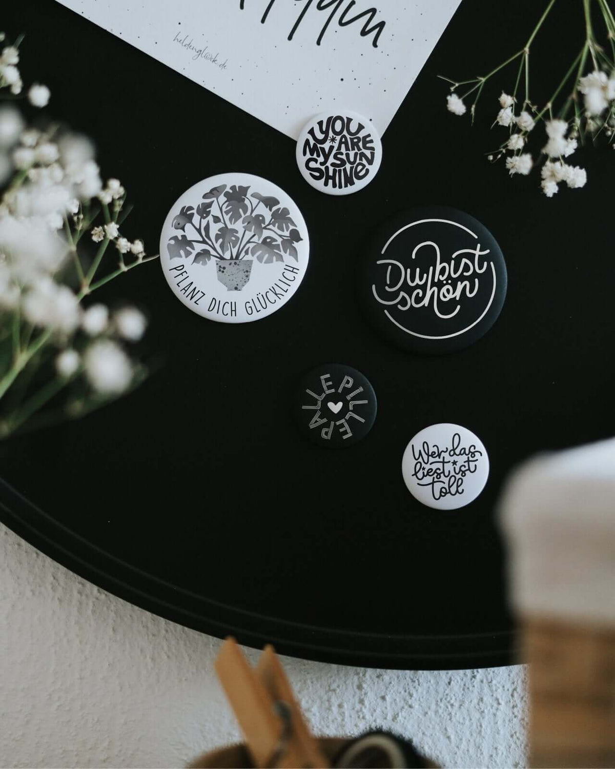 Magnete mit Spruch oder Motiv Wer das liest · klein in schwarz weiss