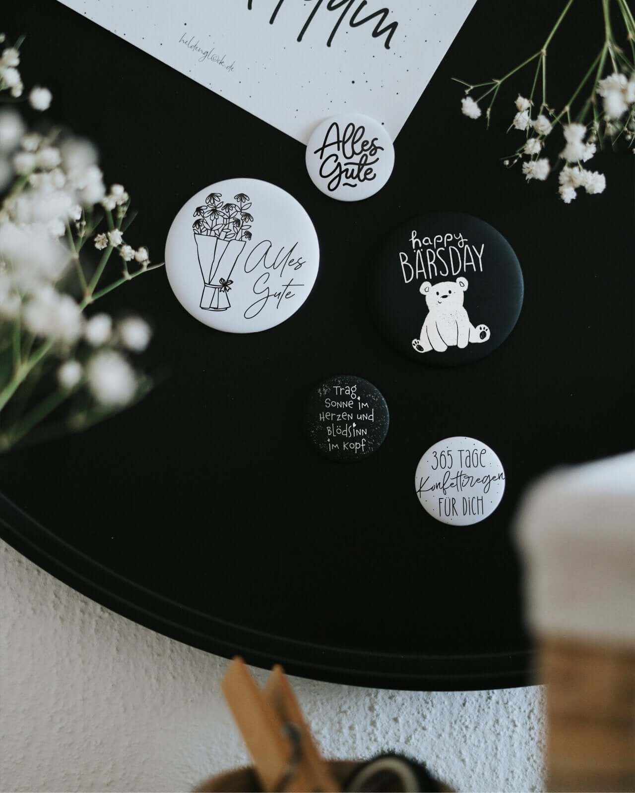 Magnete mit Spruch oder Motiv Konfettiregen · klein in schwarz weiss