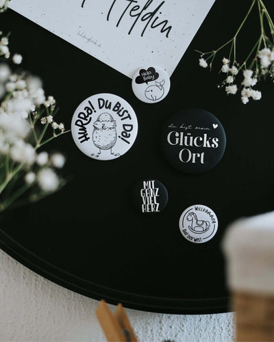 Magnete mit Spruch oder Motiv Hello Baby · klein in schwarz weiss