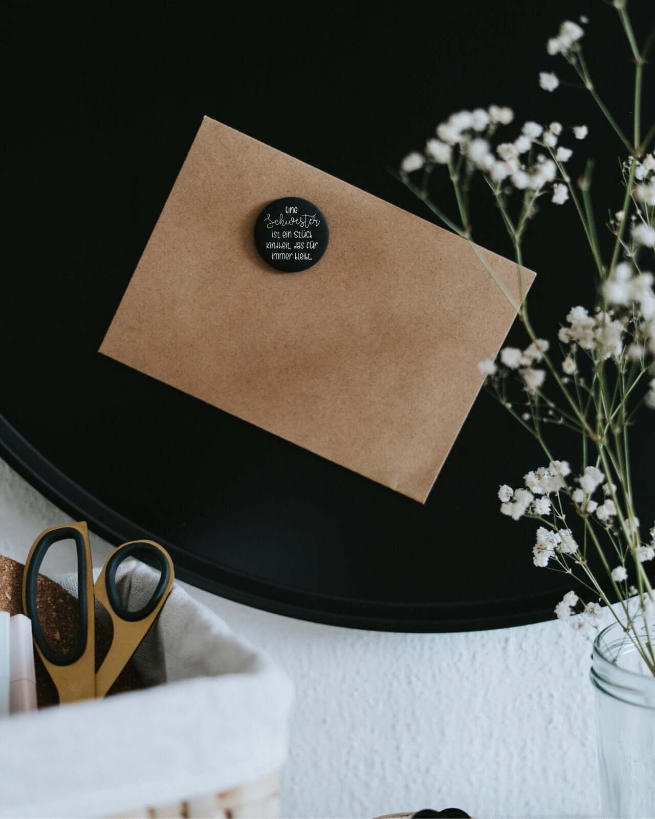 Magnete mit Spruch oder Motiv Eine Schwester · klein in schwarz weiss
