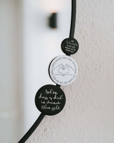 Magnete mit Spruch oder Motiv Eine Schwester · klein in schwarz weiss