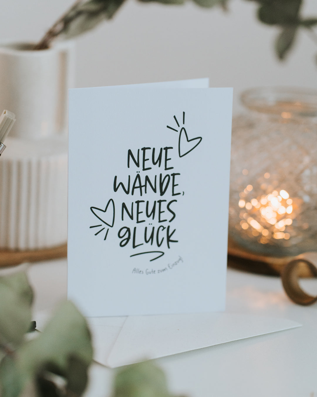 Aufgestellte Einzugskarte „Neue Wände, neues Glück" mit Umschlag – Geschenk zum Umzug