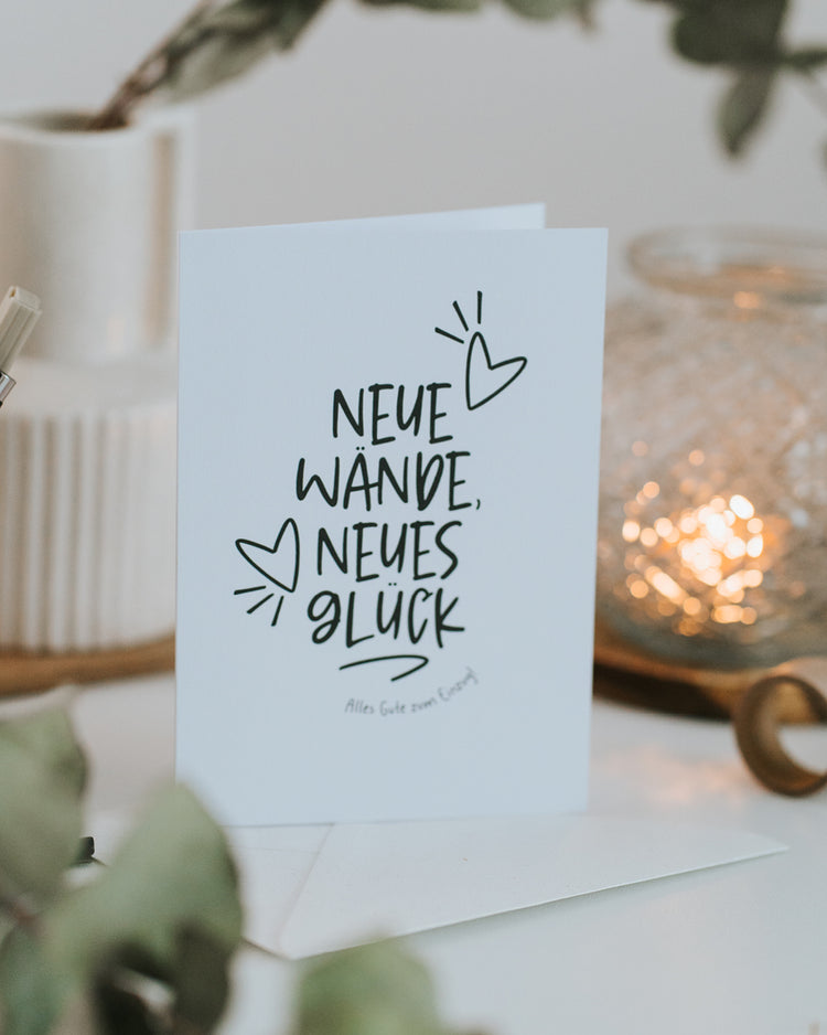 Aufgestellte Einzugskarte „Neue Wände, neues Glück" mit Umschlag – Geschenk zum Umzug