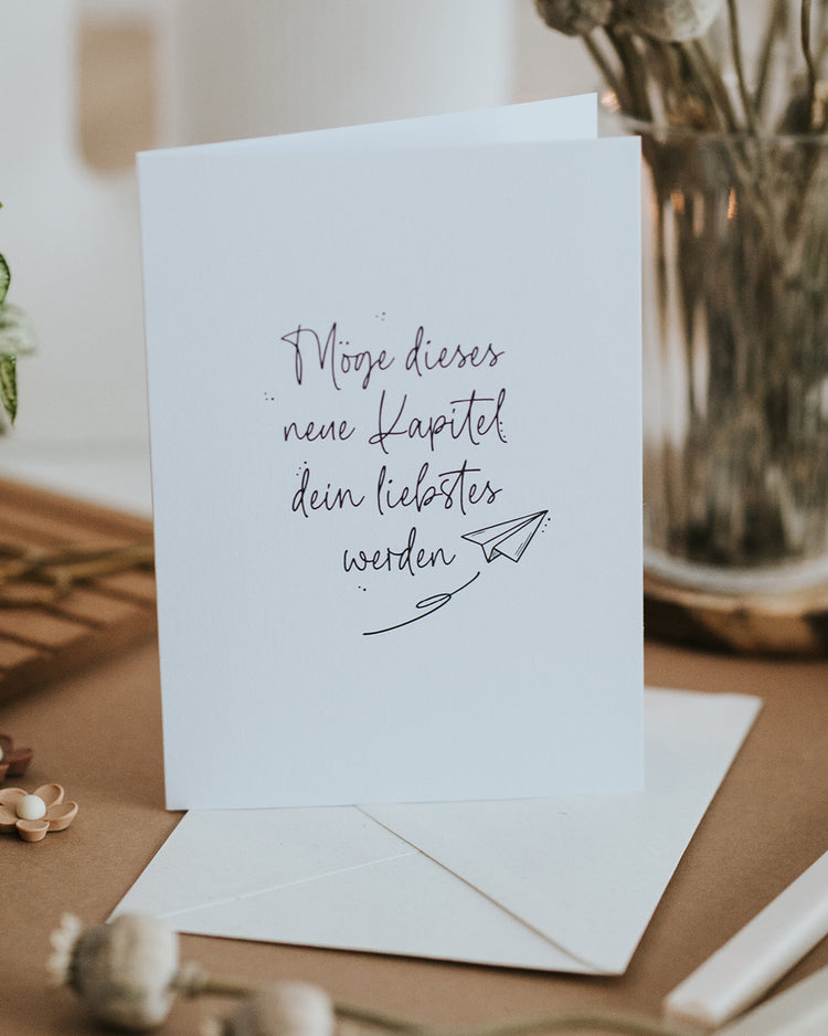 Klappkarte „Möge dieses neue Kapitel dein liebstes werden" mit Umschlag, handgeschriebene Typografie