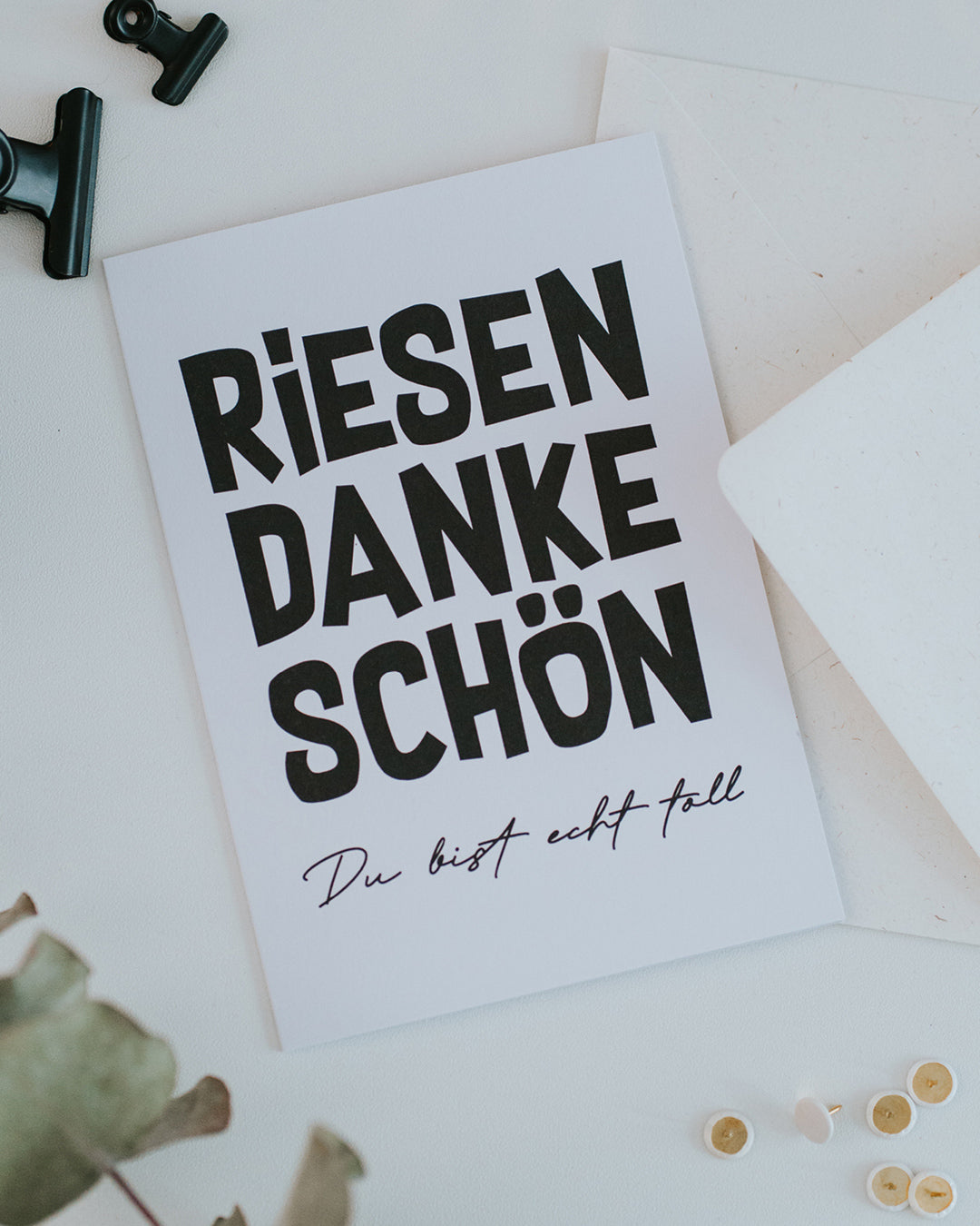 Dankeskarte „Riesen Dankeschön – Du bist echt toll" mit Umschlag, große Typografie in Schwarz