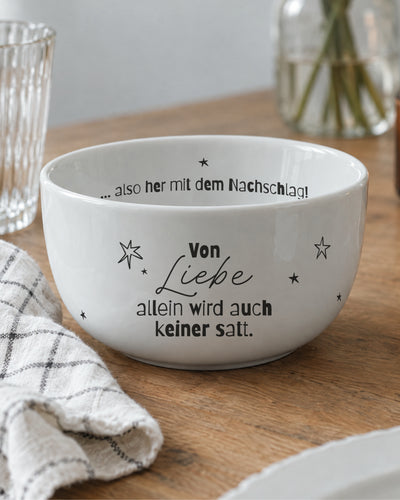Porzellanschale mit Spruch „Von Liebe allein wird auch keiner satt.“