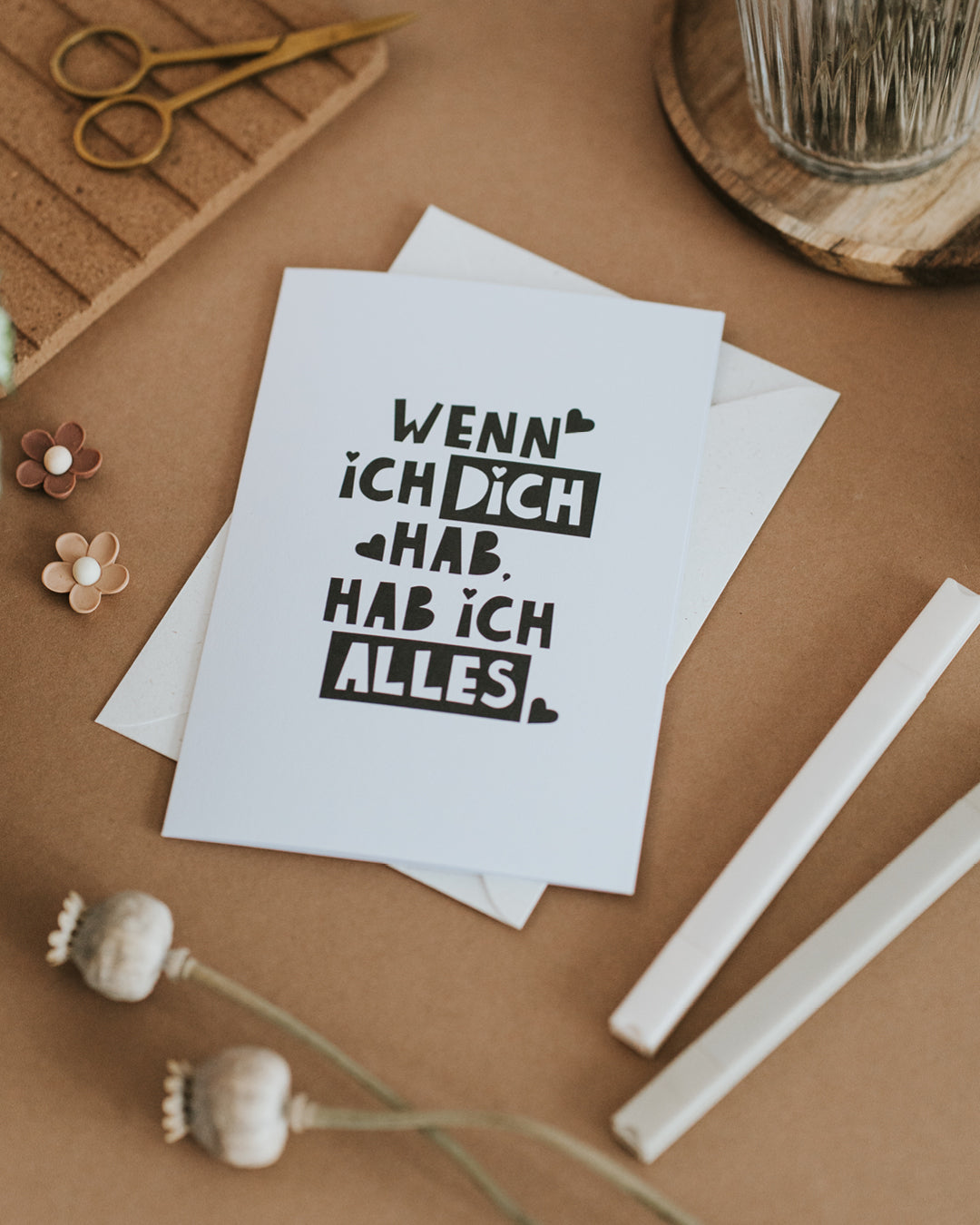 Klappkarte „Wenn ich dich hab, hab ich alles" auf Umschlag liegend, kräftige Typografie