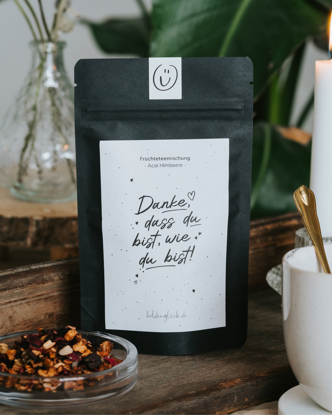 Fruchtiger Tee mit Açaí und Himbeere – eine kleine Aufmerksamkeit mit Herz
