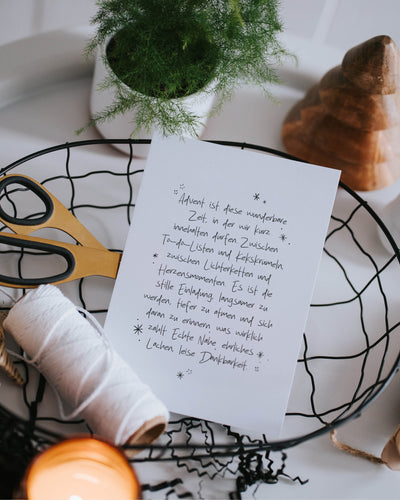 Schlichte Adventskarte im modernen Design – kleiner Gruß zum Runterkommen und Durchatmen im Dezember.
