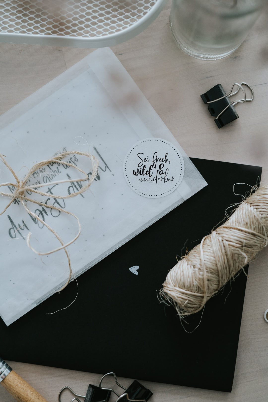 Sticker mit mutmachender Botschaft in modernem Design – perfekt für Notizbücher, Geschenke oder als kleiner Reminder.