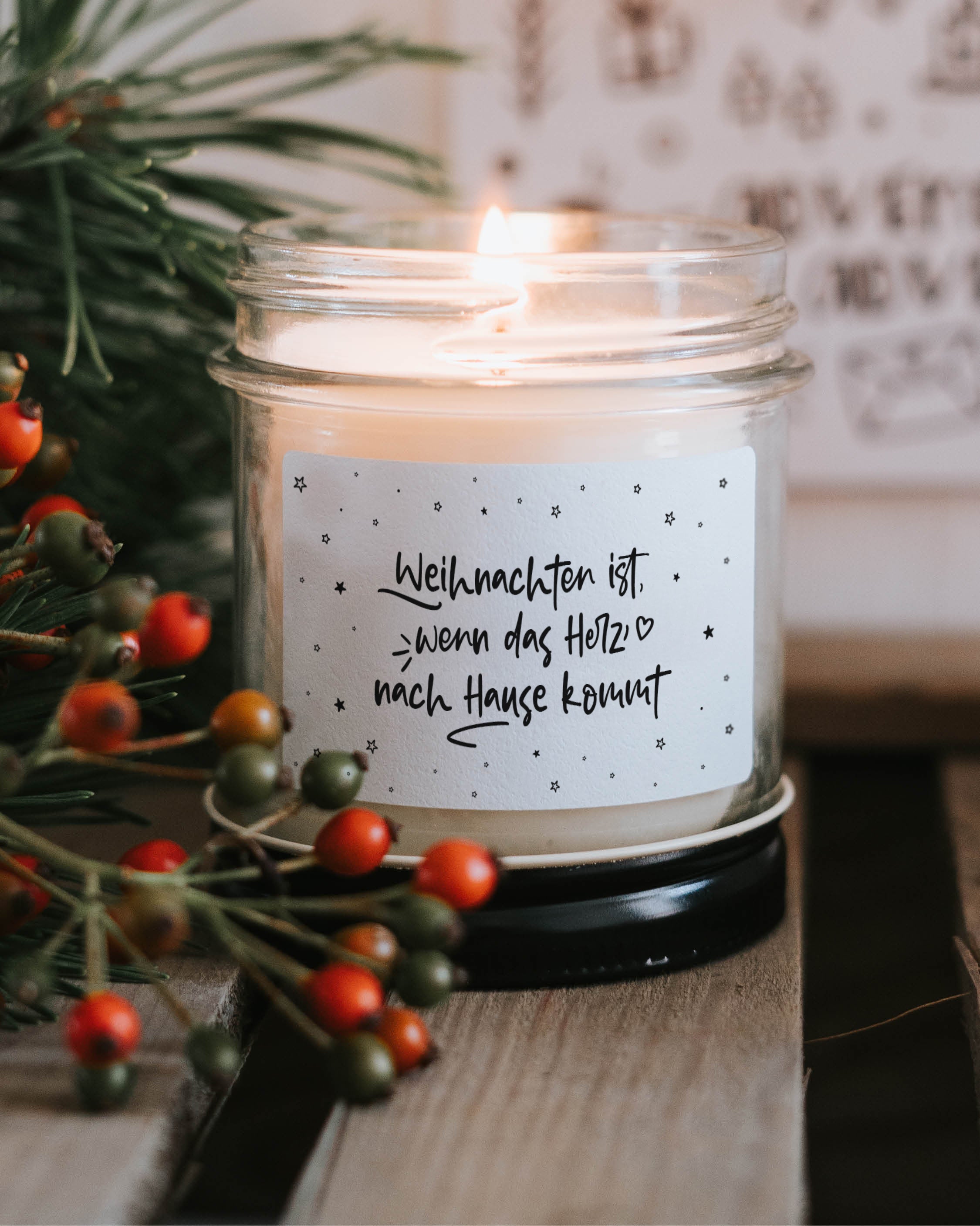 Weihnachtskerze mit tiefgründigem Spruch – stimmungsvoll, schlicht und emotional.