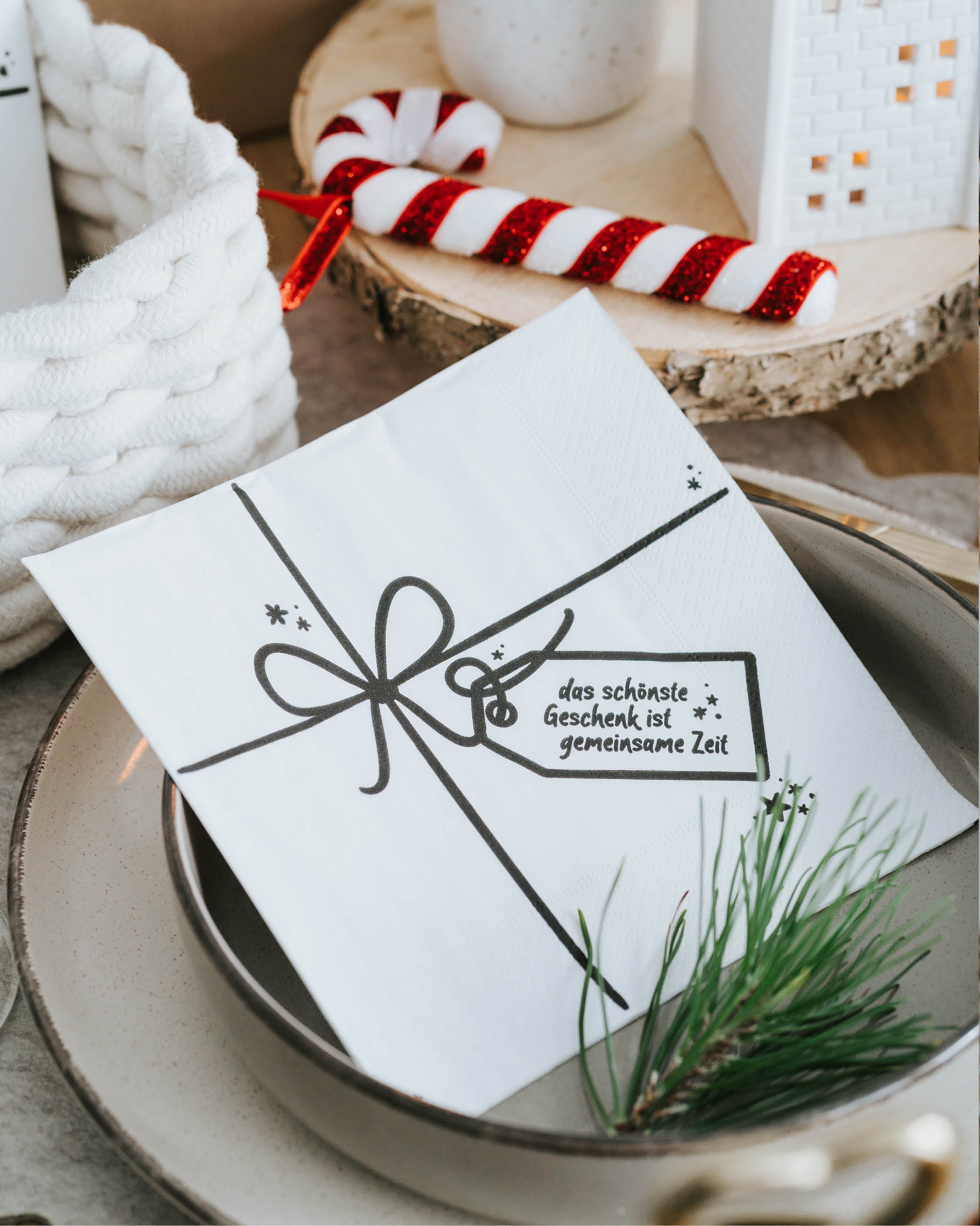 Weihnachtsserviette mit emotionaler Botschaft und Geschenk-Anmutung – stilvoll und herzlich.