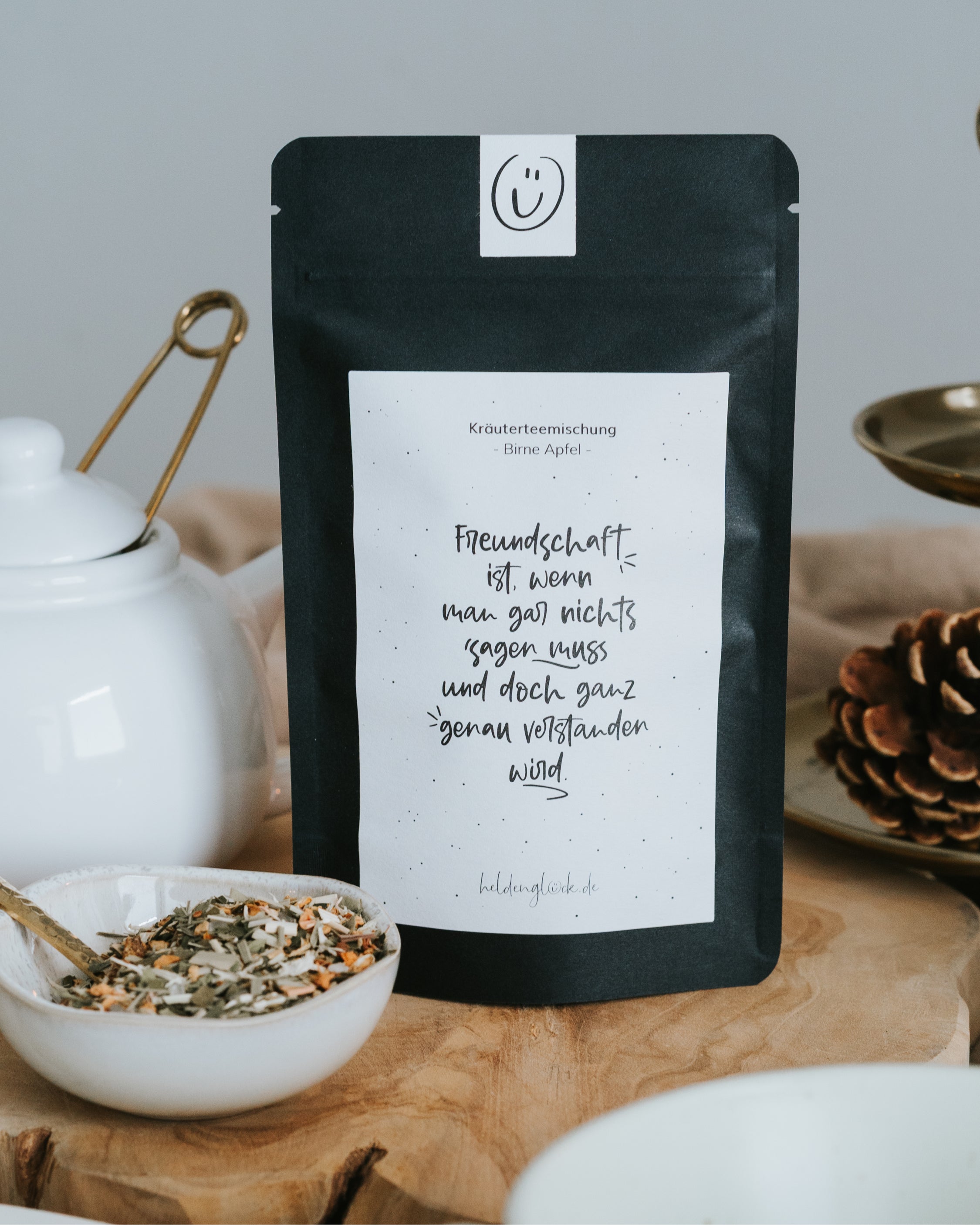 Nachhaltig produzierter Kräutertee mit natürlichem Birnen-Apfel-Aroma – plastikfrei verpackt