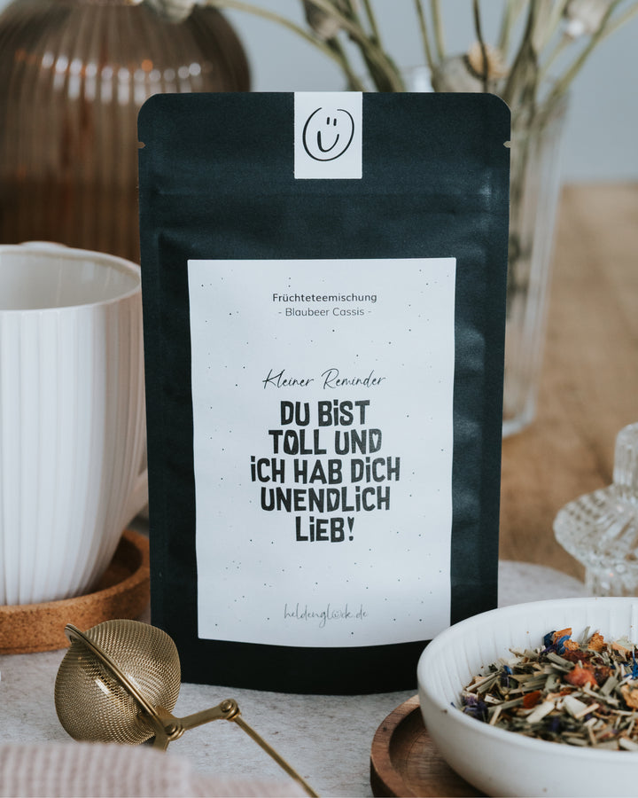 Früchtetee „Blaubeer Cassis“ mit dem Spruch „Du bist toll und ich hab dich unendlich lieb“ – fruchtig, herzlich und liebevoll gestaltet