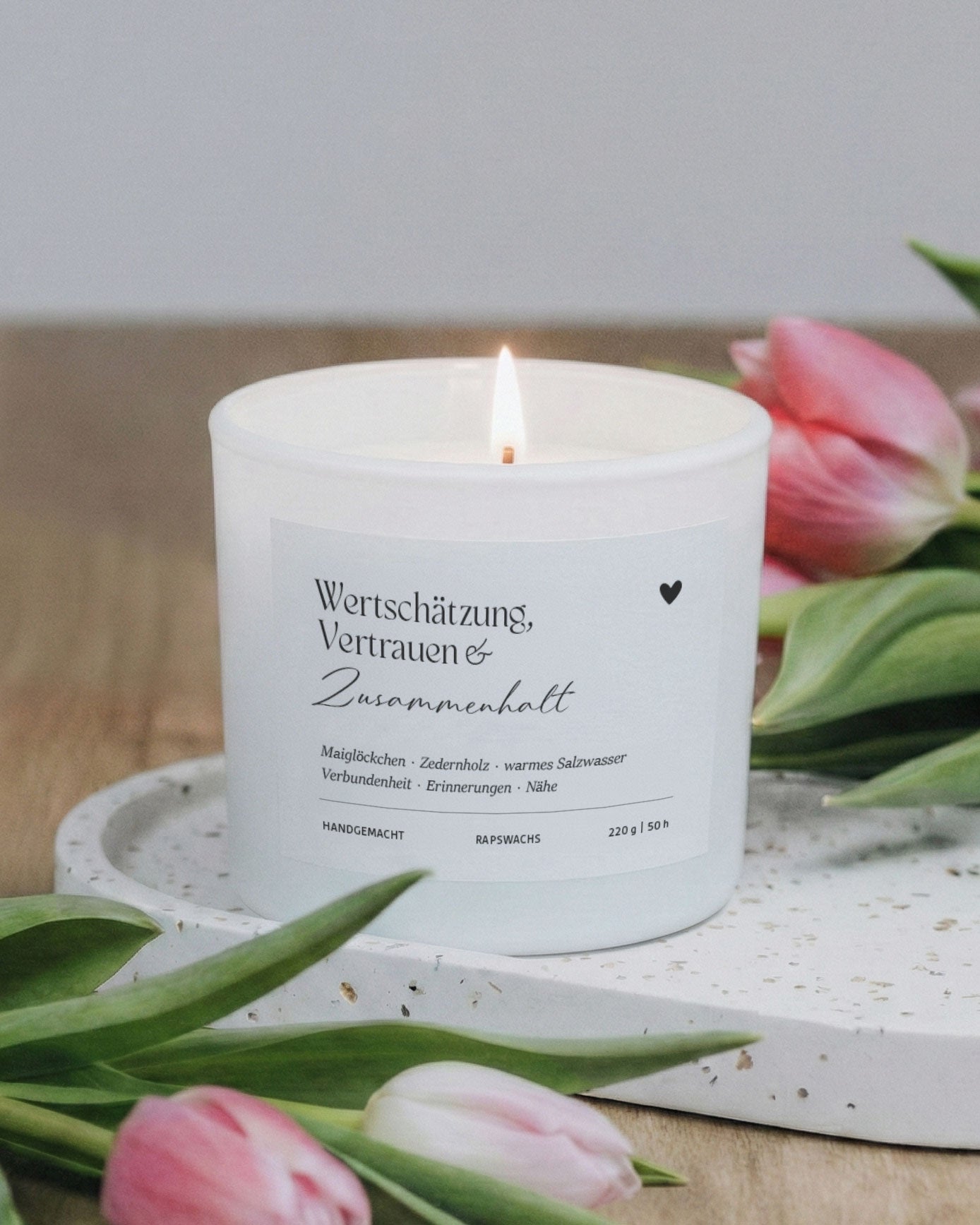 Duftkerze als Symbol für Freundschaft und Nähe – liebevoll handgegossen