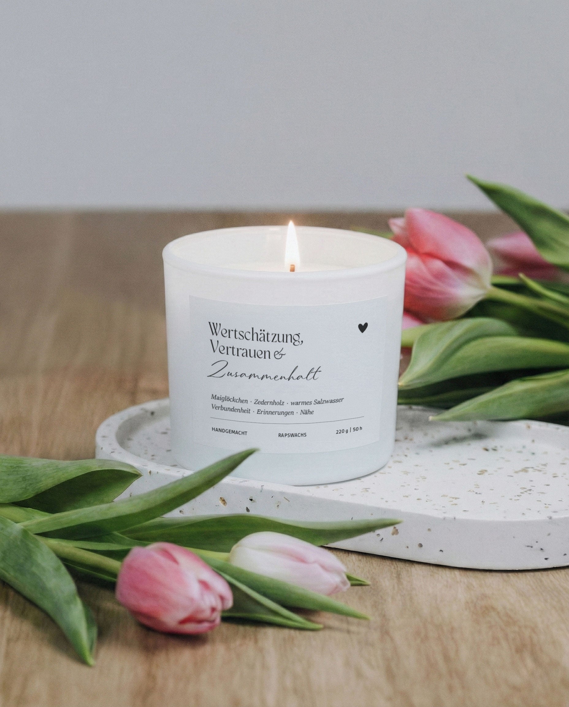 Duftkerze als Symbol für Freundschaft und Nähe – liebevoll handgegossen