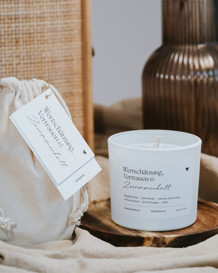 Duftkerze als Symbol für Freundschaft und Nähe – liebevoll handgegossen