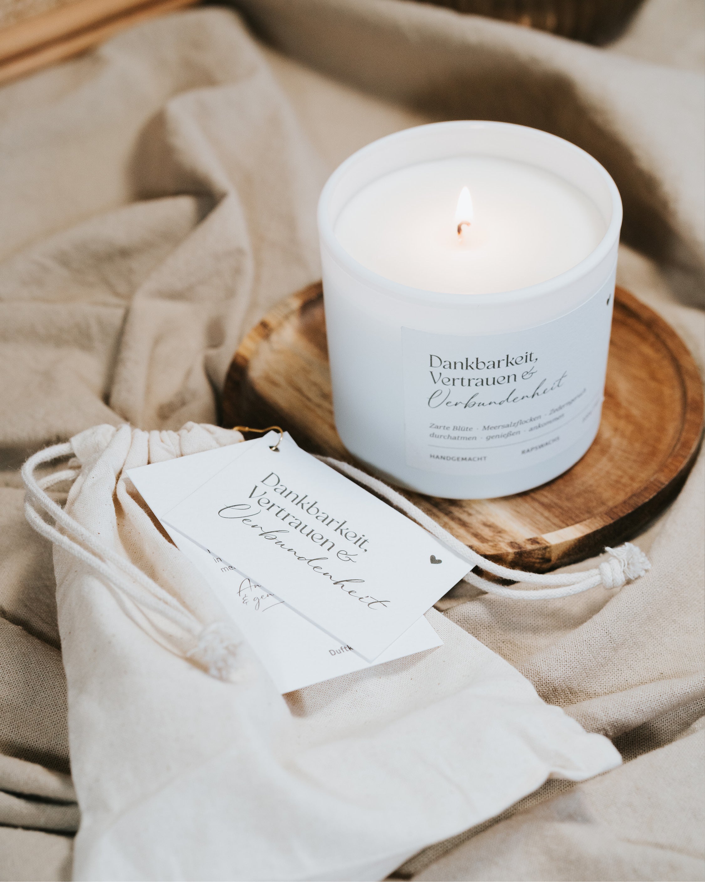 Duftkerze mit natürlicher Frische und Tiefe – schafft Harmonie im Raum