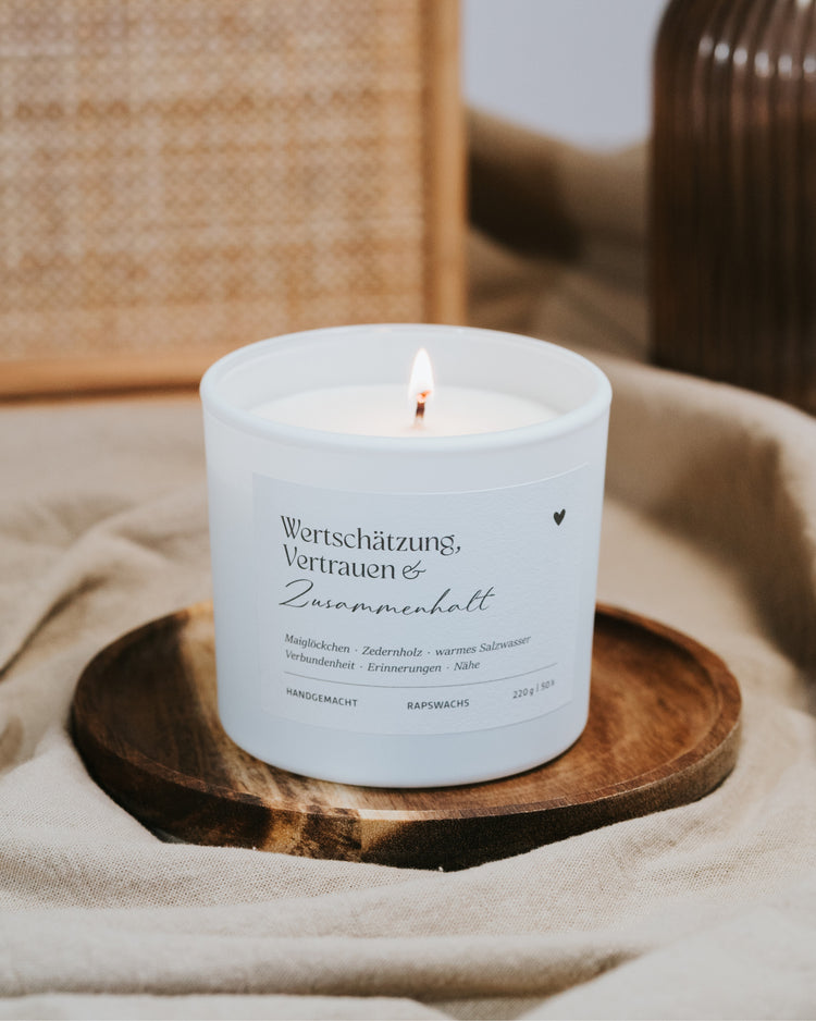 Duftkerze mit warmem, harmonischem Duft – für Ruhe und Zusammengehörigkeit