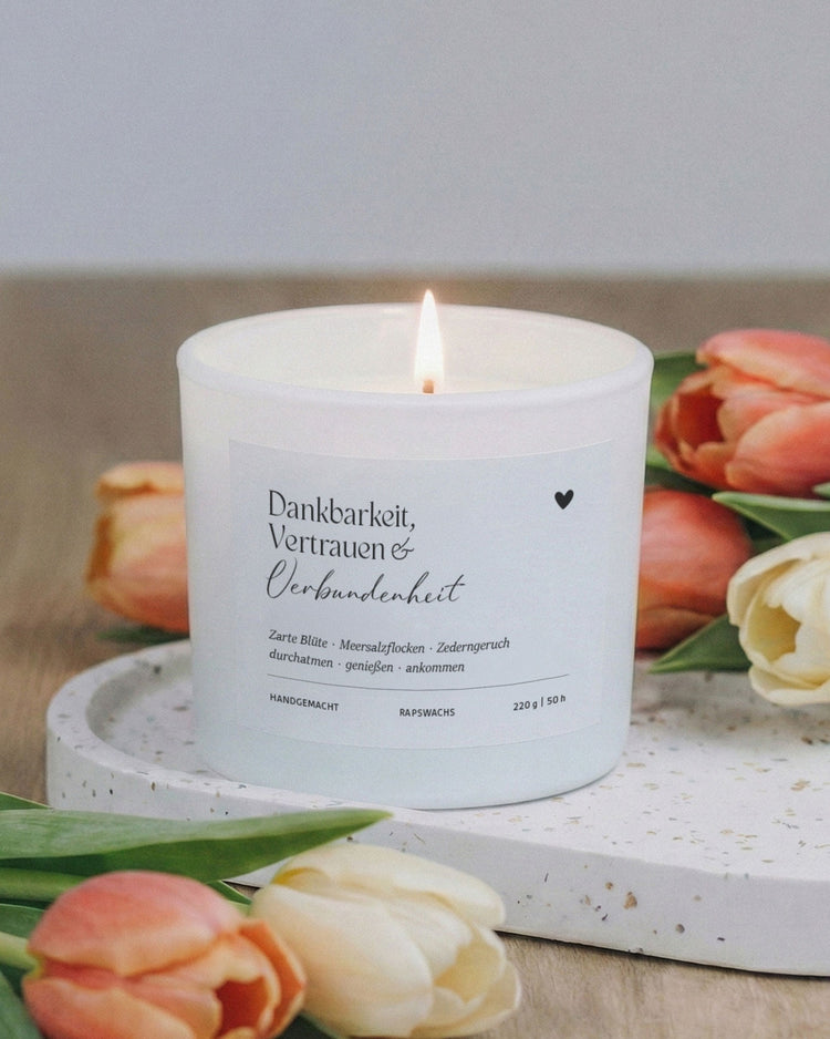 Duftkerze mit salziger Brise und frischer Minze – erinnert an Freiheit und Sonne