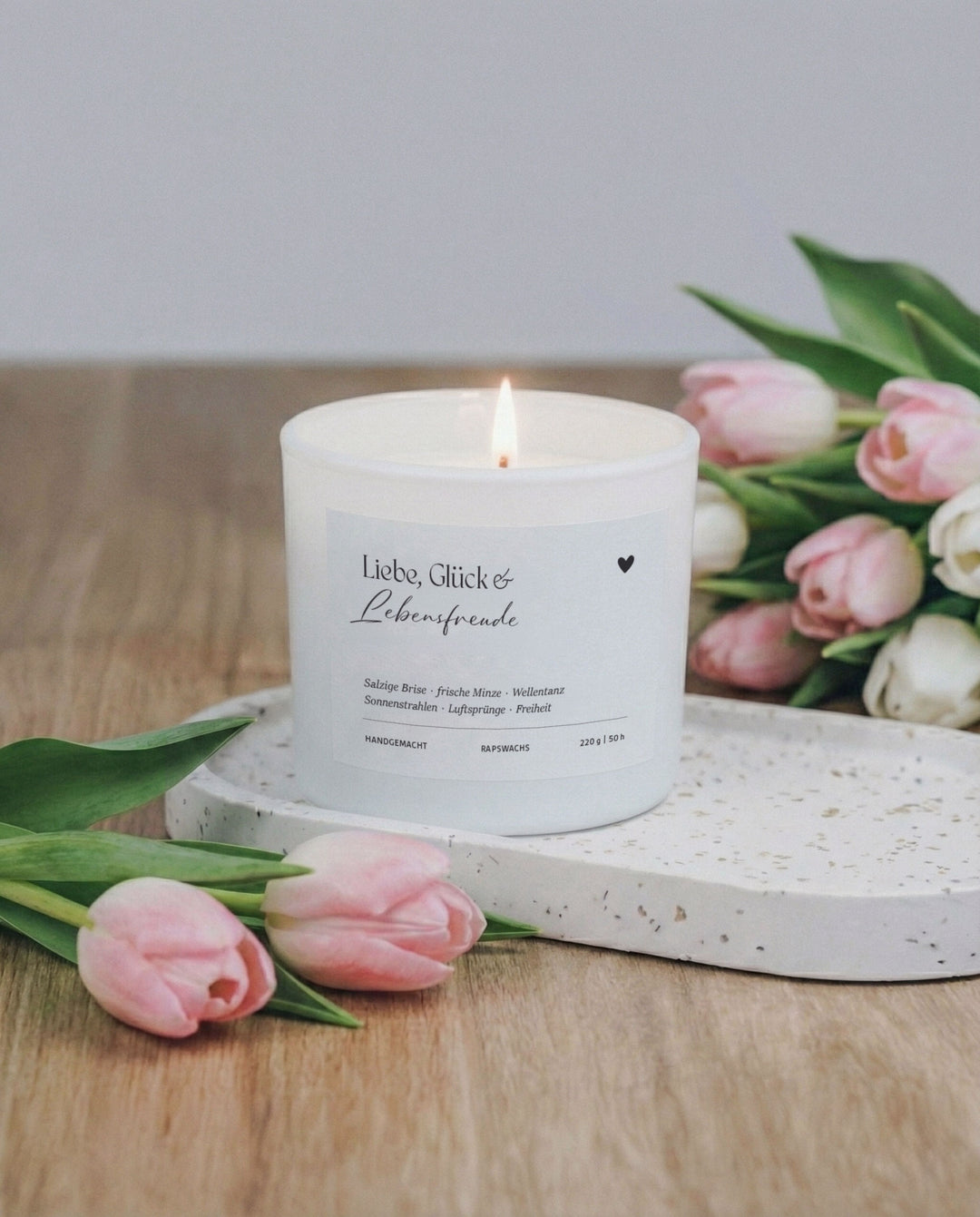 Duftkerze mit salziger Brise und frischer Minze – erinnert an Freiheit und Sonne