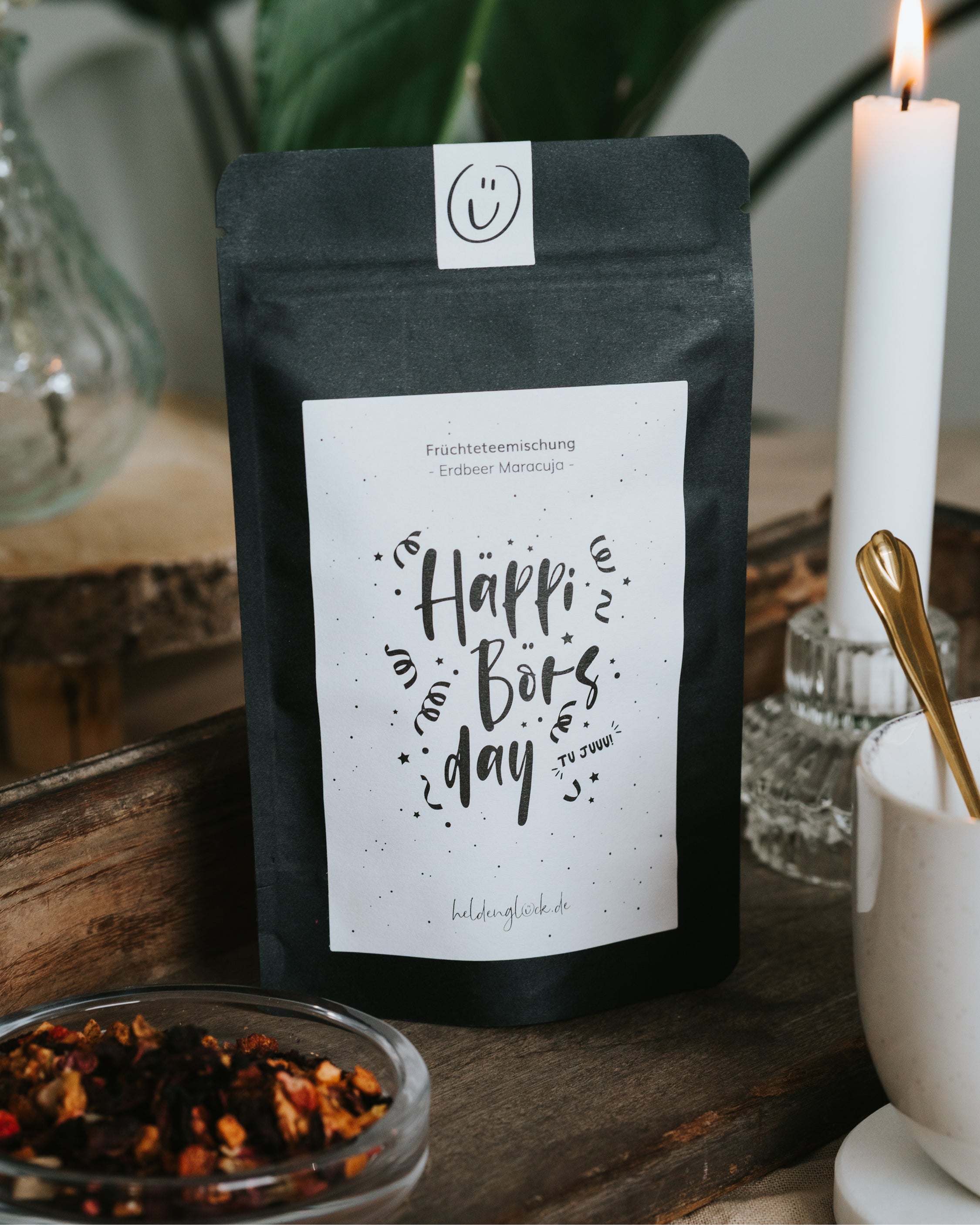 Nachhaltig verpackter Früchtetee mit Erdbeer-Maracuja-Aroma – plastikfrei, vegan und regional produziert