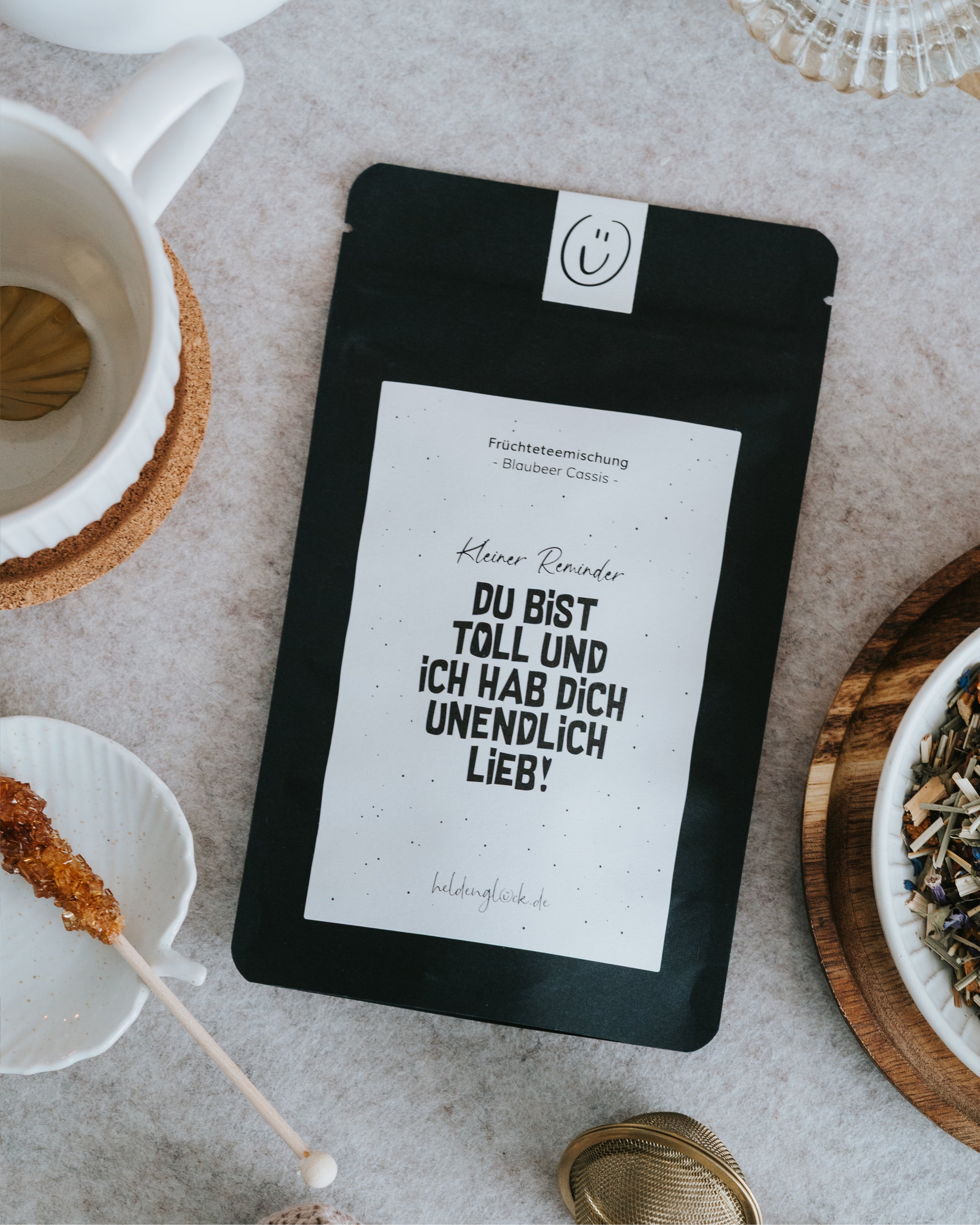 Heldenglück Früchtetee „Blaubeer Cassis“ – nachhaltig produziert, vegan und plastikfrei verpackt