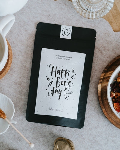 Tee „Häppi Börsday“ mit Erdbeer-Maracuja-Aroma von Heldenglück