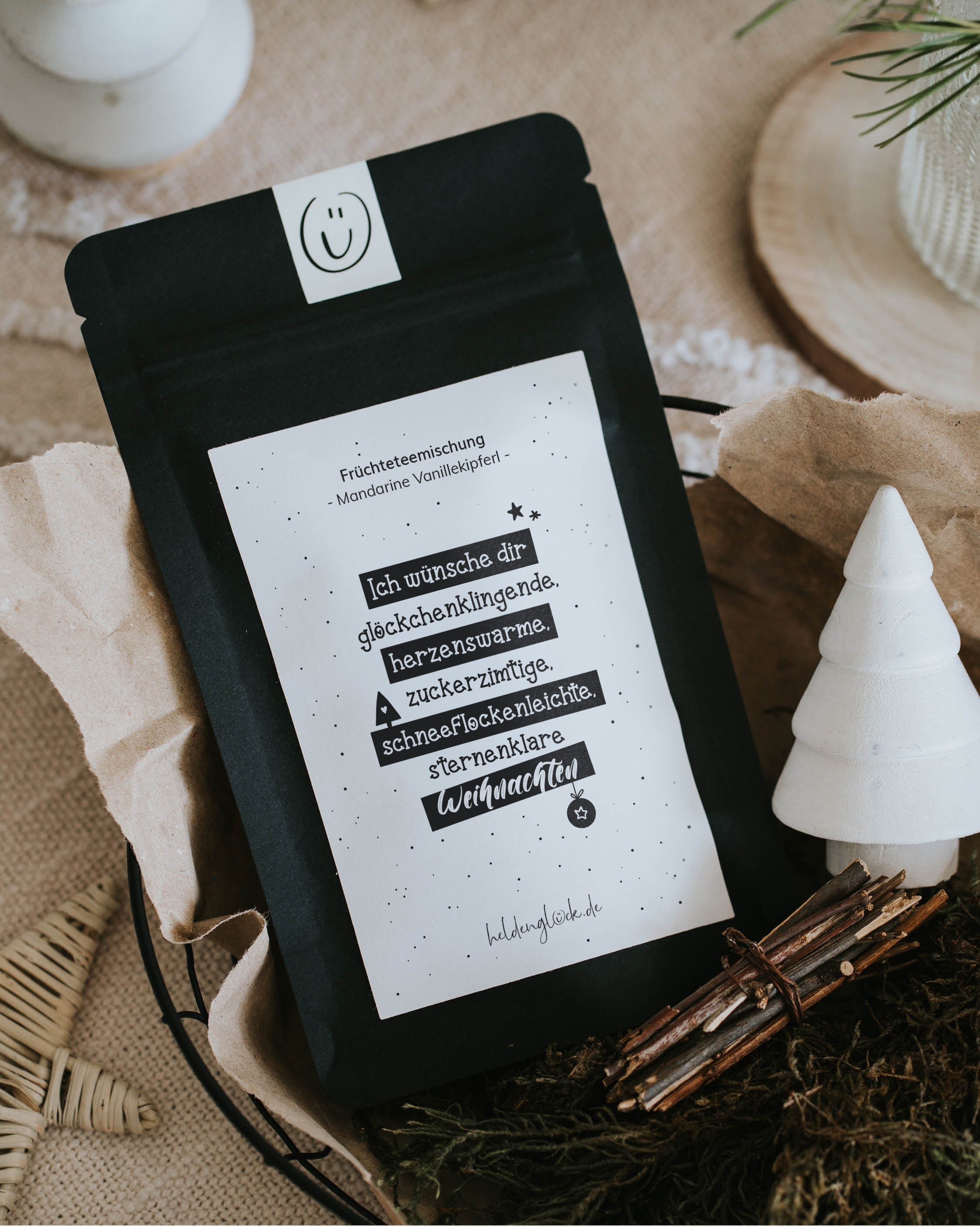 Festlich verpackter Tee mit Spruch und fruchtigem Mandarinen-Vanille-Aroma