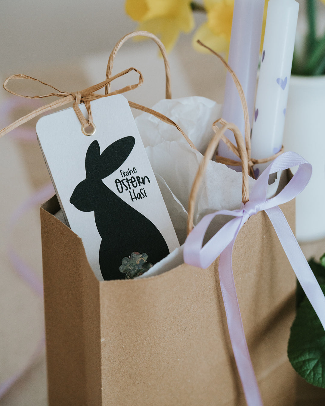 Handgemachter Oster-Geschenkanhänger mit Hasenmotiv und Gute-Laune-Salz