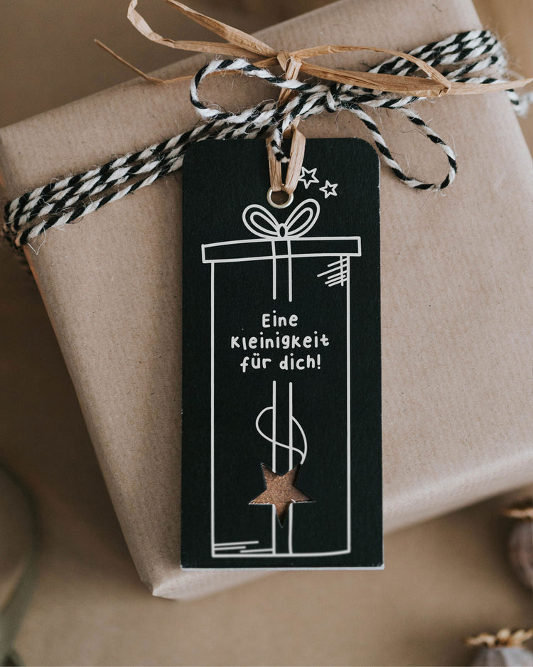 Minimalistischer Geschenkanhänger mit kurzer Botschaft – perfekt für persönliche Gesten