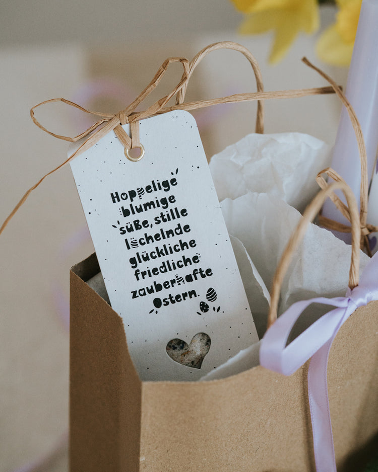 Minimalistischer Oster-Geschenkanhänger mit positiver Botschaft und Blütensalz