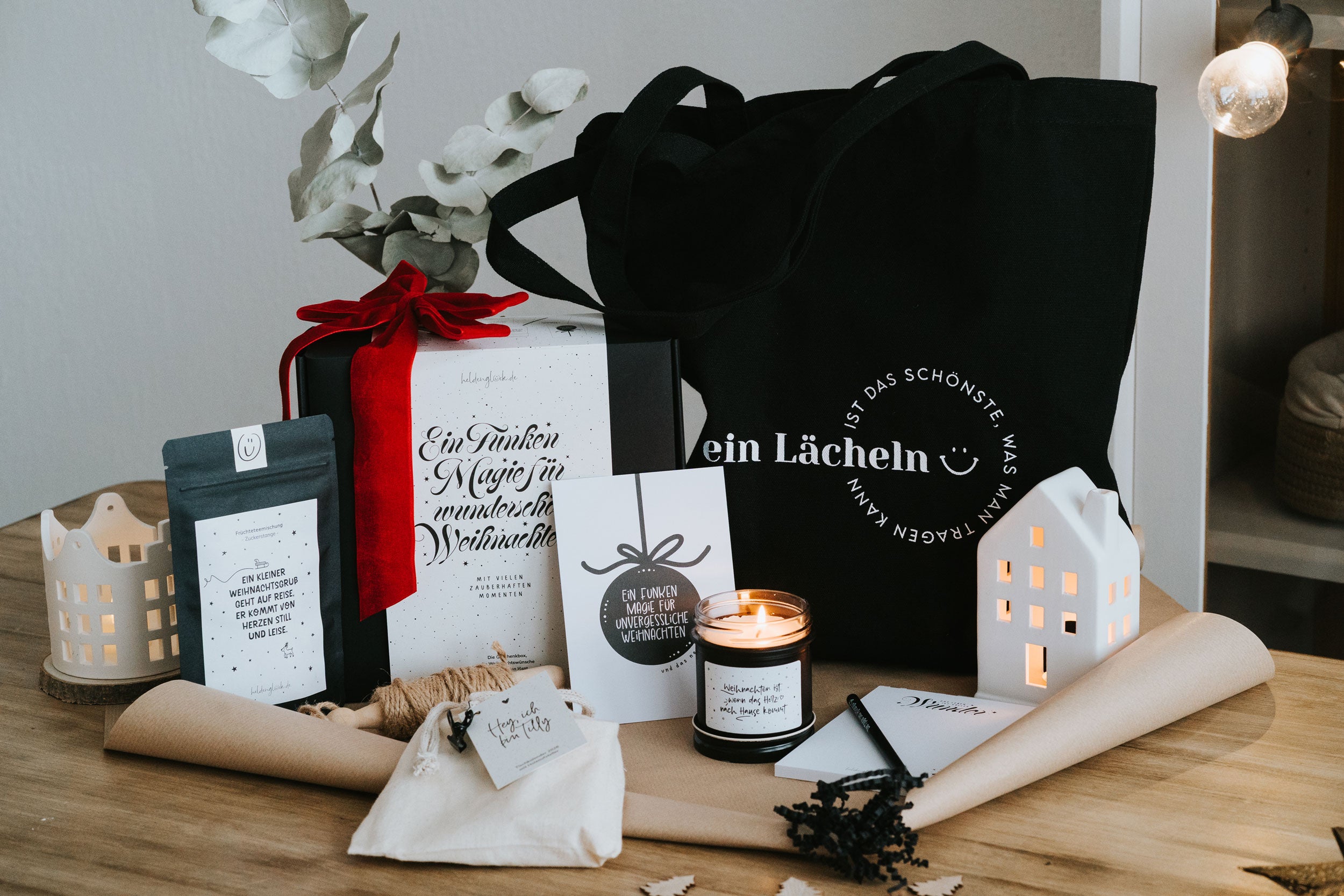 Weihnachts-Geschenkbox „Ein Funken Magie“ – mit Kerze, Tee und inspirierenden Kleinigkeiten