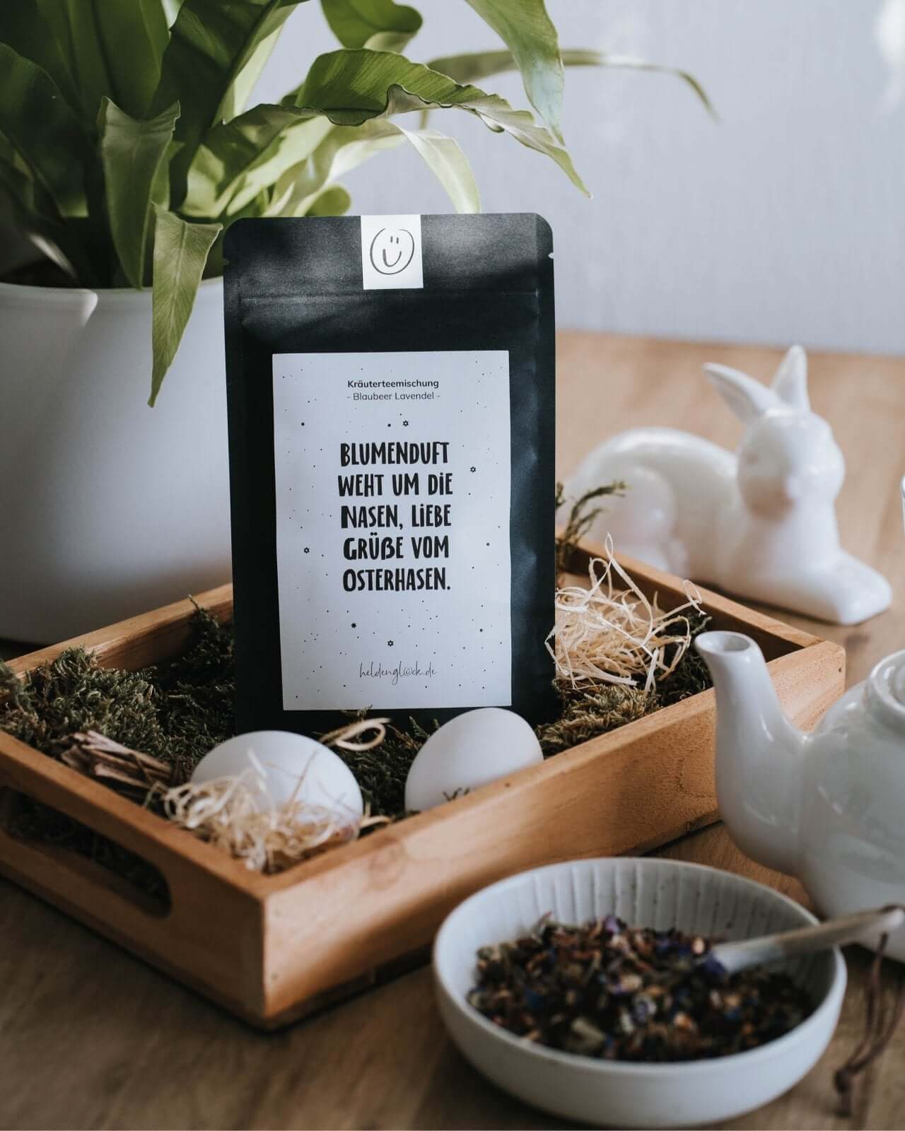 Tee mit Spruch oder Motiv Blumenduft in schwarz weiss