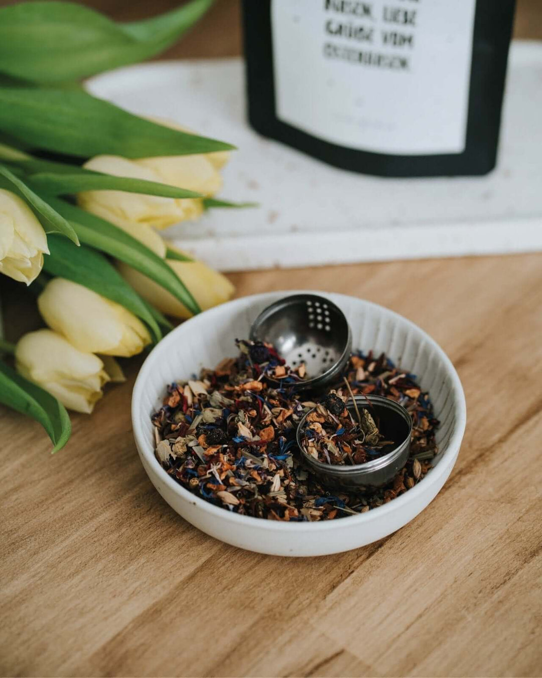 Tee mit Spruch oder Motiv Blumenduft in schwarz weiss