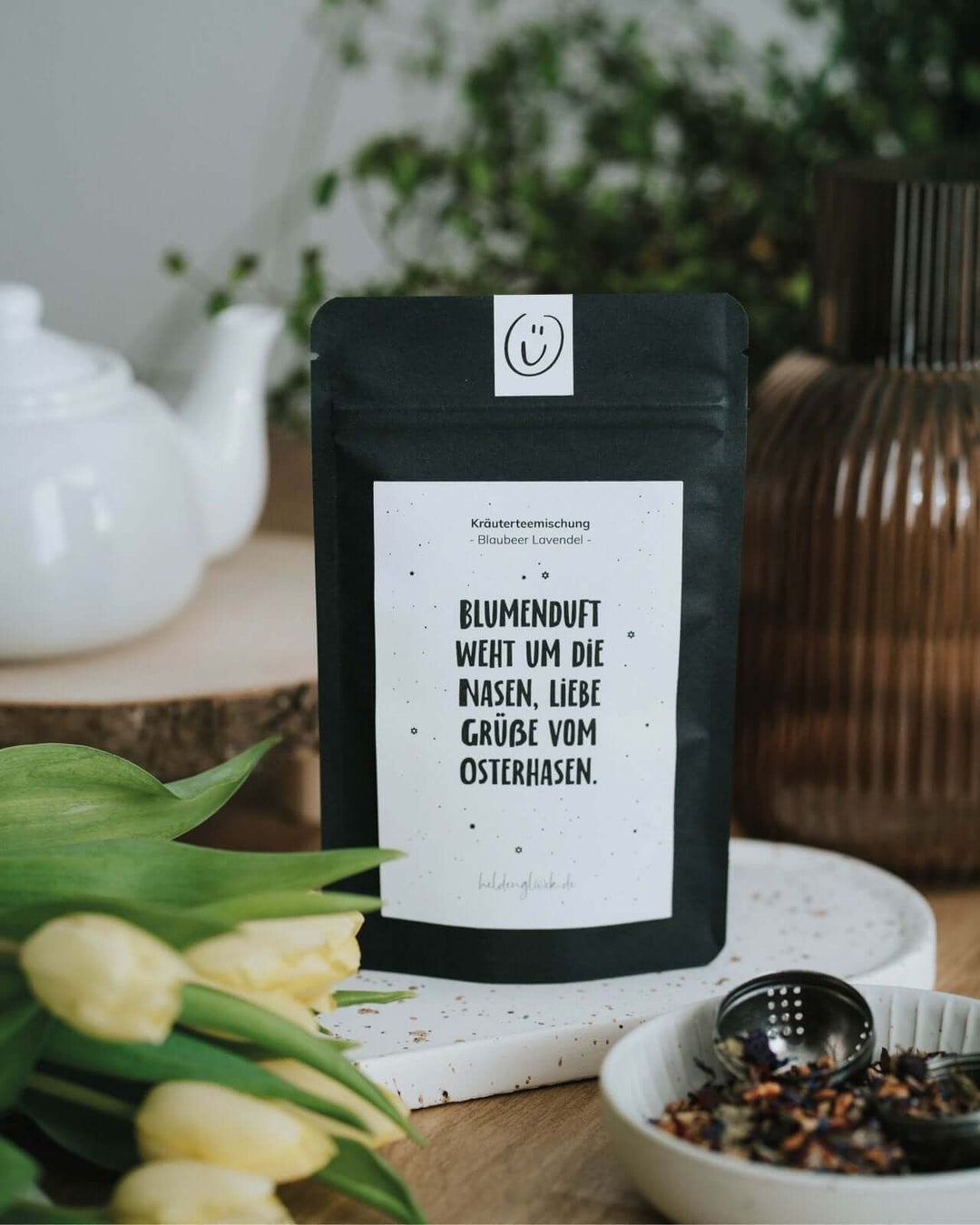 Tee mit Spruch oder Motiv Blumenduft in schwarz weiss