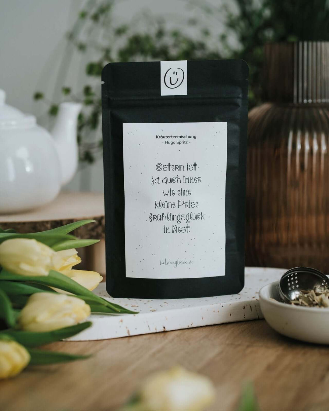 Tee mit Spruch oder Motiv Frühlingsglück in schwarz weiss