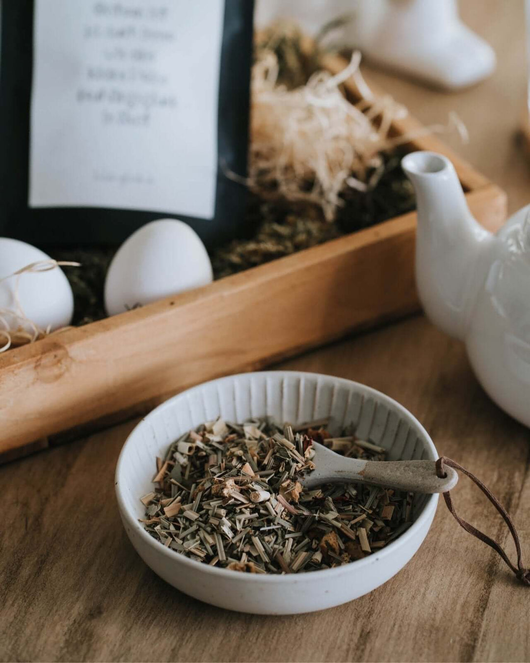 Tee mit Spruch oder Motiv Frühlingsglück in schwarz weiss