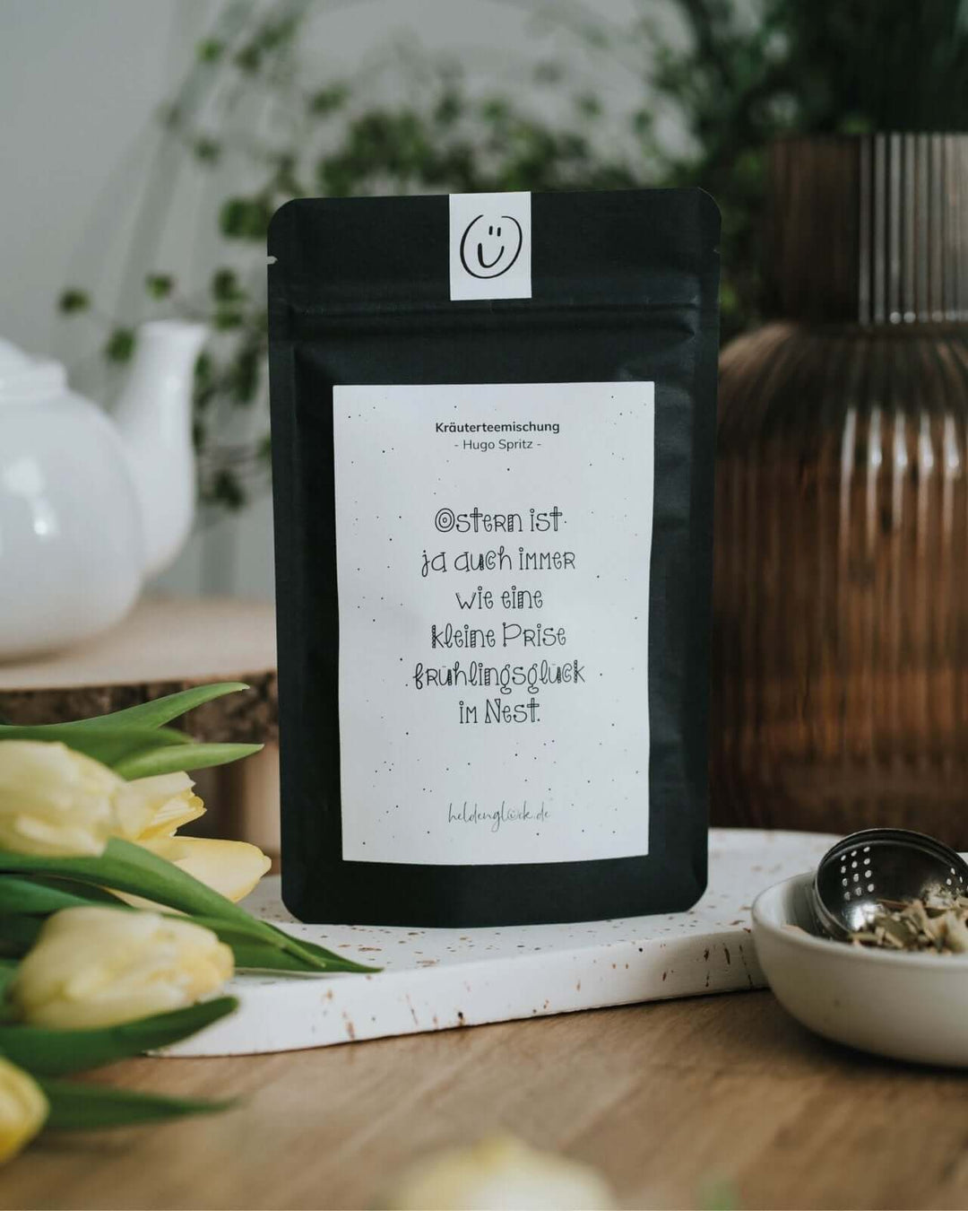 Tee mit Spruch oder Motiv Frühlingsglück in schwarz weiss