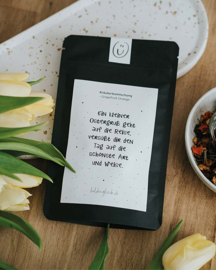 Tee mit Spruch oder Motiv Kleiner Ostergruß in schwarz weiss